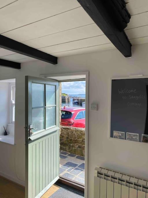 Seagulls Cottage, Touching Distance From Beach Mousehole Esterno foto
