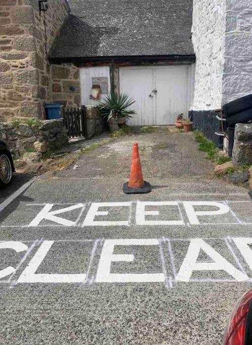 Seagulls Cottage, Touching Distance From Beach Mousehole Esterno foto